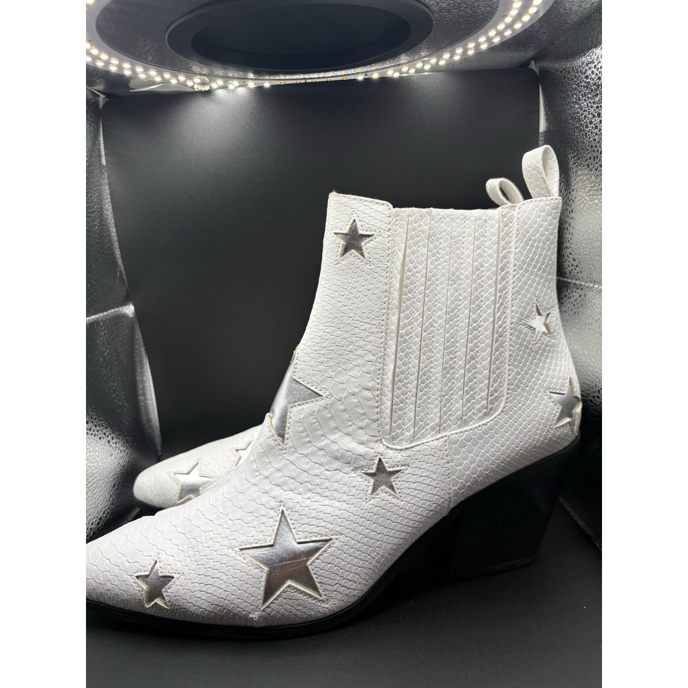 Betsy Johnson Women's 10 Silver Star Cowgirl Short Boots White Shiny Faux Snake - Picture 3 of 12